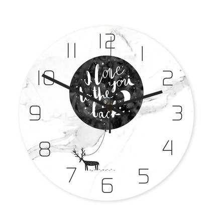 Moderne veggklokke med todelt marmordesign