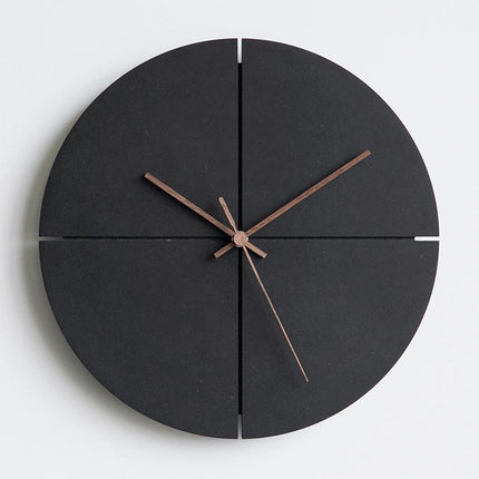 Svart skandinavisk veggklokke, minimalistisk design