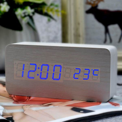 Klassisk digital vekkerklokke med temperatur