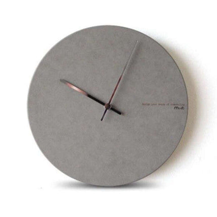 Minimalistisk veggklokke i antrasittfarge