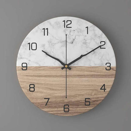 Design veggklokke med marmorutseende