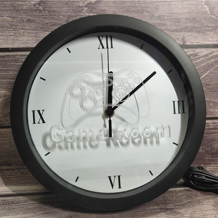 Lysende LED-veggklokke for gamer-rom