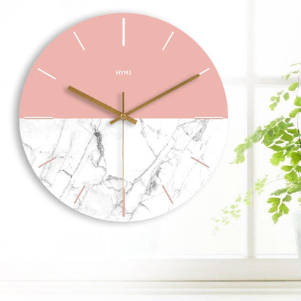 Veggklokke i tre, rosa og hvit