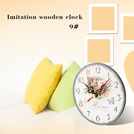 Vintage veggklokke i tre med blomster