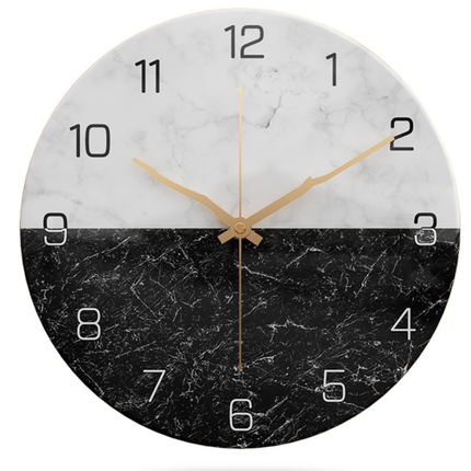 Design veggklokke med marmorutseende