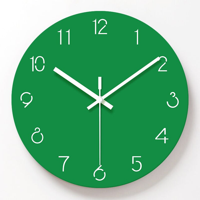 Enkel skandinavisk veggklokke for stue