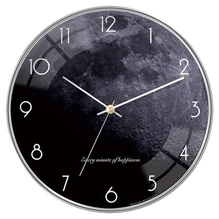 Moderne veggklokke med todelt urskive