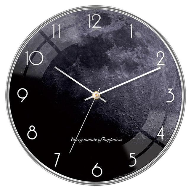 Moderne veggklokke med todelt urskive