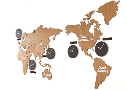 Veggklokke med verdenskart for flere tidssoner