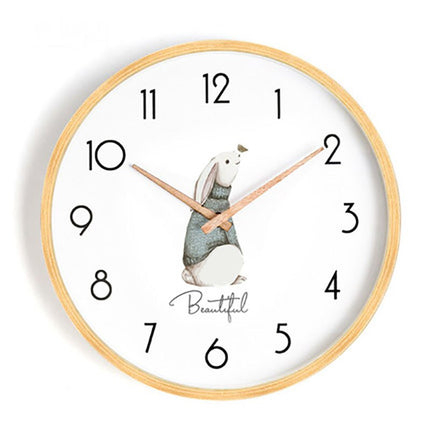 Rund veggklokke med treramme, nordisk stil