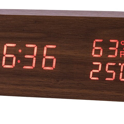 Digital vekkerklokke med tre-finish