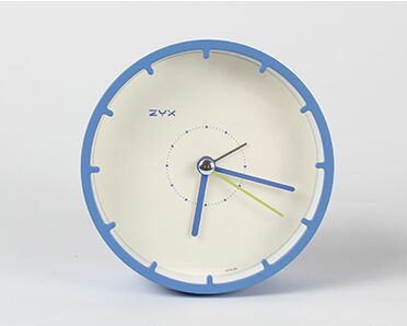 Minimalistisk rund klokke uten tall