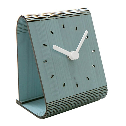 Moderne bordklokke i bøyd tre