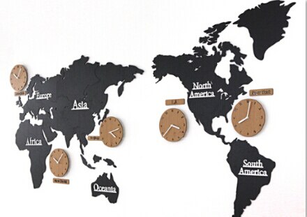 Veggklokke med verdenskart for flere tidssoner