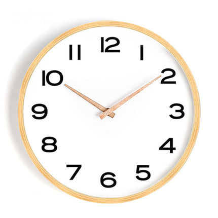 Rund veggklokke med treramme, nordisk stil