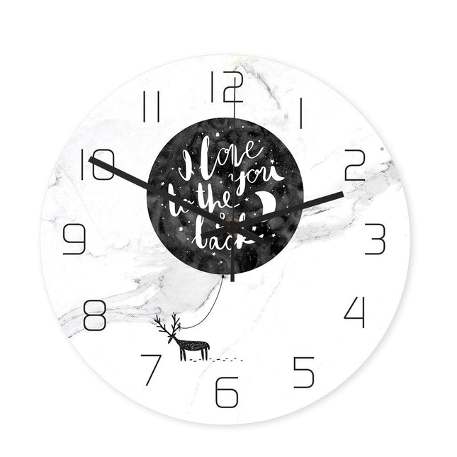 Moderne veggklokke med todelt marmordesign