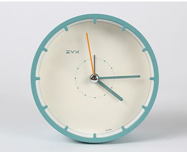 Minimalistisk rund klokke uten tall