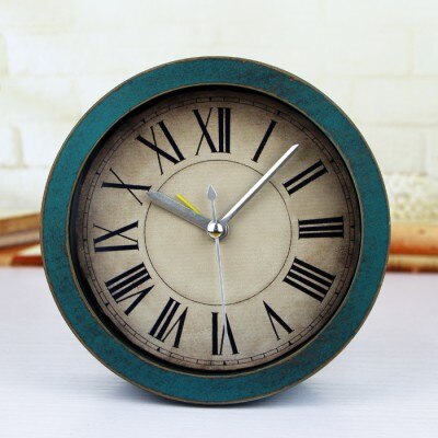 Liten rund vintage bordklokke med romertall