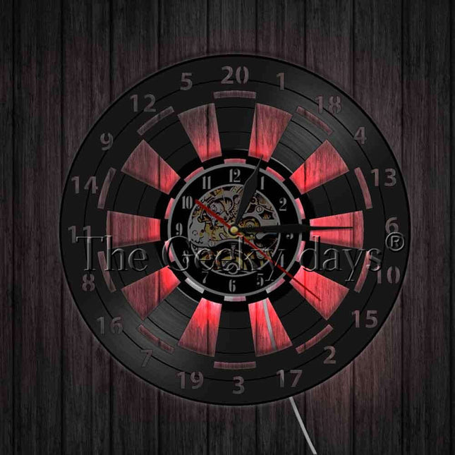 Vinylklokke med dartspill motiv dekor