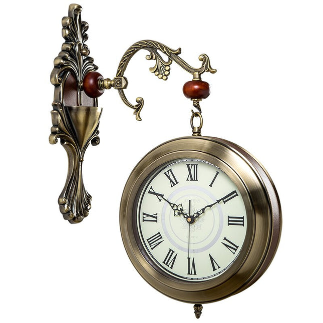 Utsmykket dobbeltsidig vintage stasjonsklokke