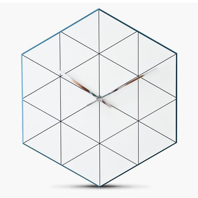 Lydløs skandinavisk veggklokke, geometrisk design