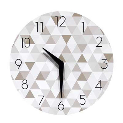 Design veggklokke med geometrisk mønster