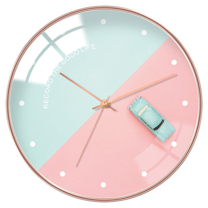 Moderne veggklokke med todelt urskive