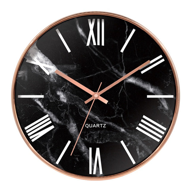 Moderne kvartsklokke med hvit marmor urskive