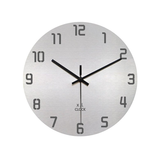 Enkel veggklokke i børstet aluminium