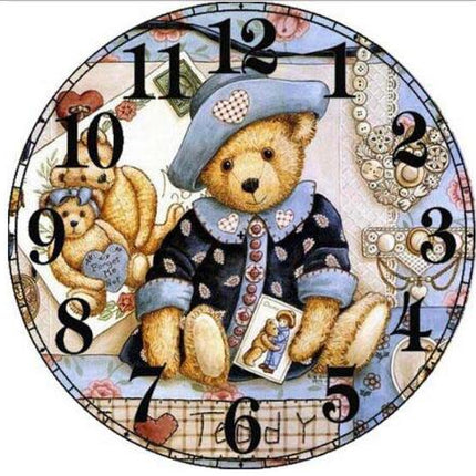 Vintage veggklokke med blomster og kanne