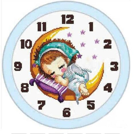 Vintage veggklokke med blomster og kanne