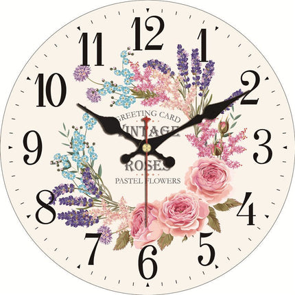 Veggklokke med rosa roser og blomster