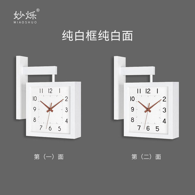 Firkantet dobbeltsidig veggklokke i tre