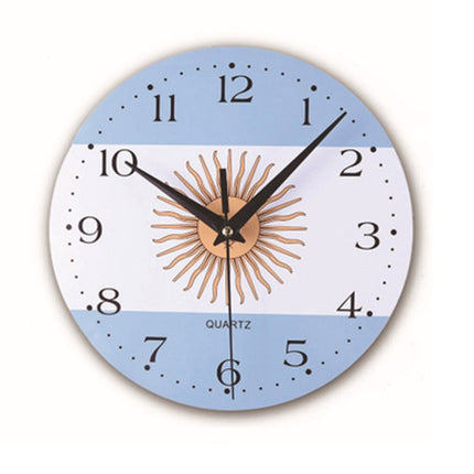 Rund veggklokke med flaggdesign