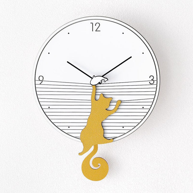 Veggklokke med klatrende katt design