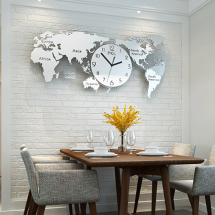 Sølvfarget verdenskart veggklokke i akryl