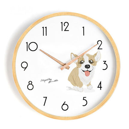 Rund veggklokke med treramme, nordisk stil