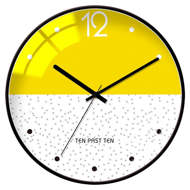 Moderne veggklokke med todelt urskive