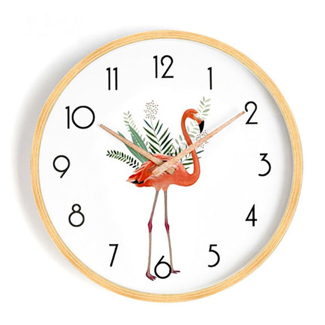 Rund veggklokke med treramme, nordisk stil