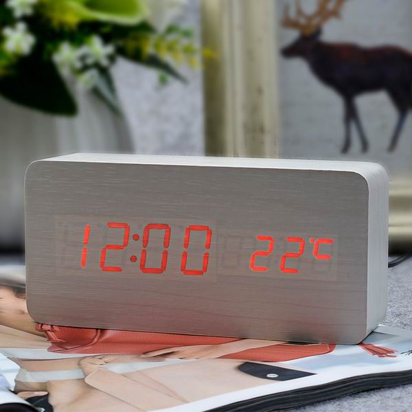 Klassisk digital vekkerklokke med temperatur