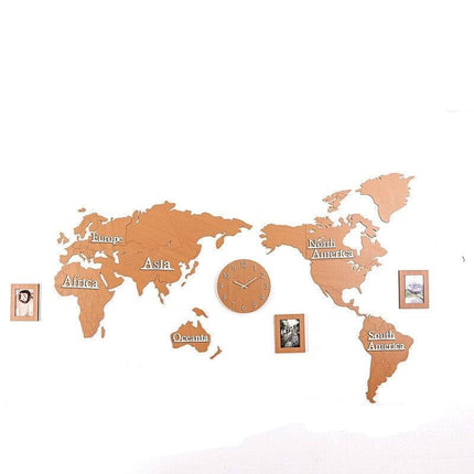 Veggklokke med verdenskart som klistremerke