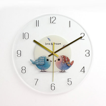 Kunstnerisk designklokke med gulldetaljer