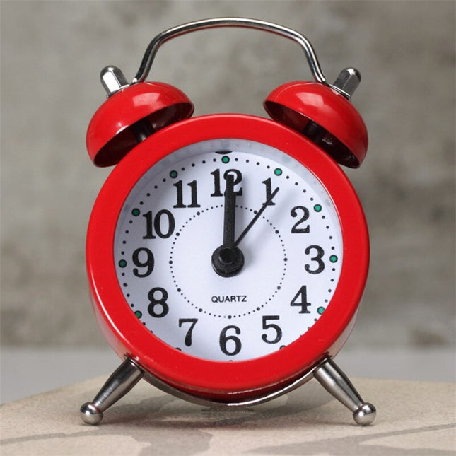 Klassisk rund vekkerklokke med bjeller