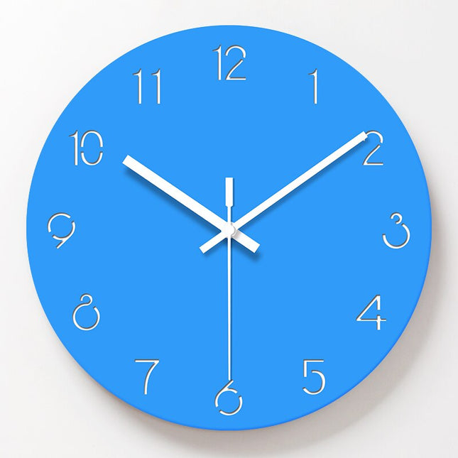 Enkel skandinavisk veggklokke for stue