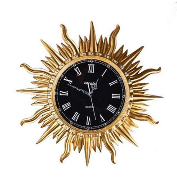 Solformet dekorativ veggklokke i gull