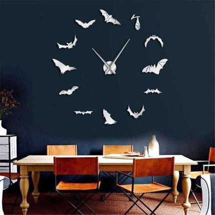 DIY veggklokke med flaggermus design