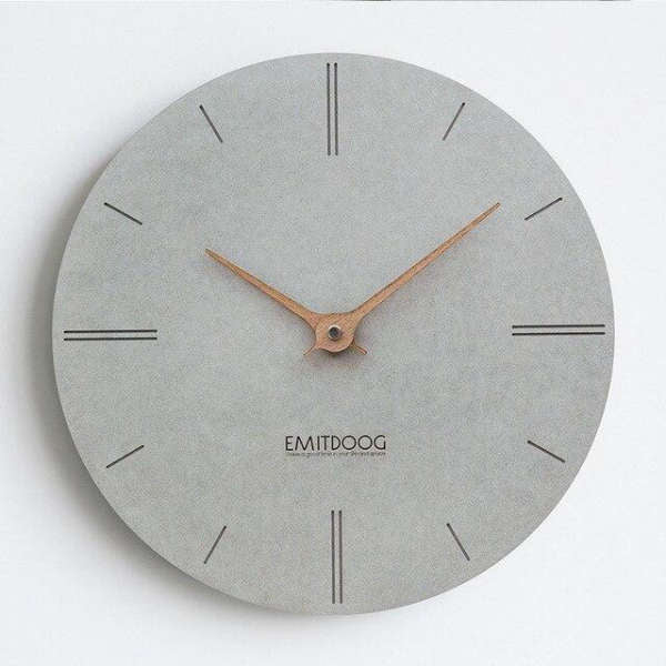Stor minimalistisk veggklokke i betonglook