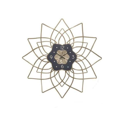 Stor metall veggklokke med blomsterdesign