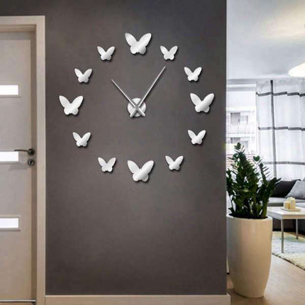 Elegant DIY veggklokke med sommerfugler