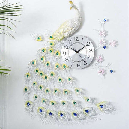 Veggklokke formet som en påfuglhale